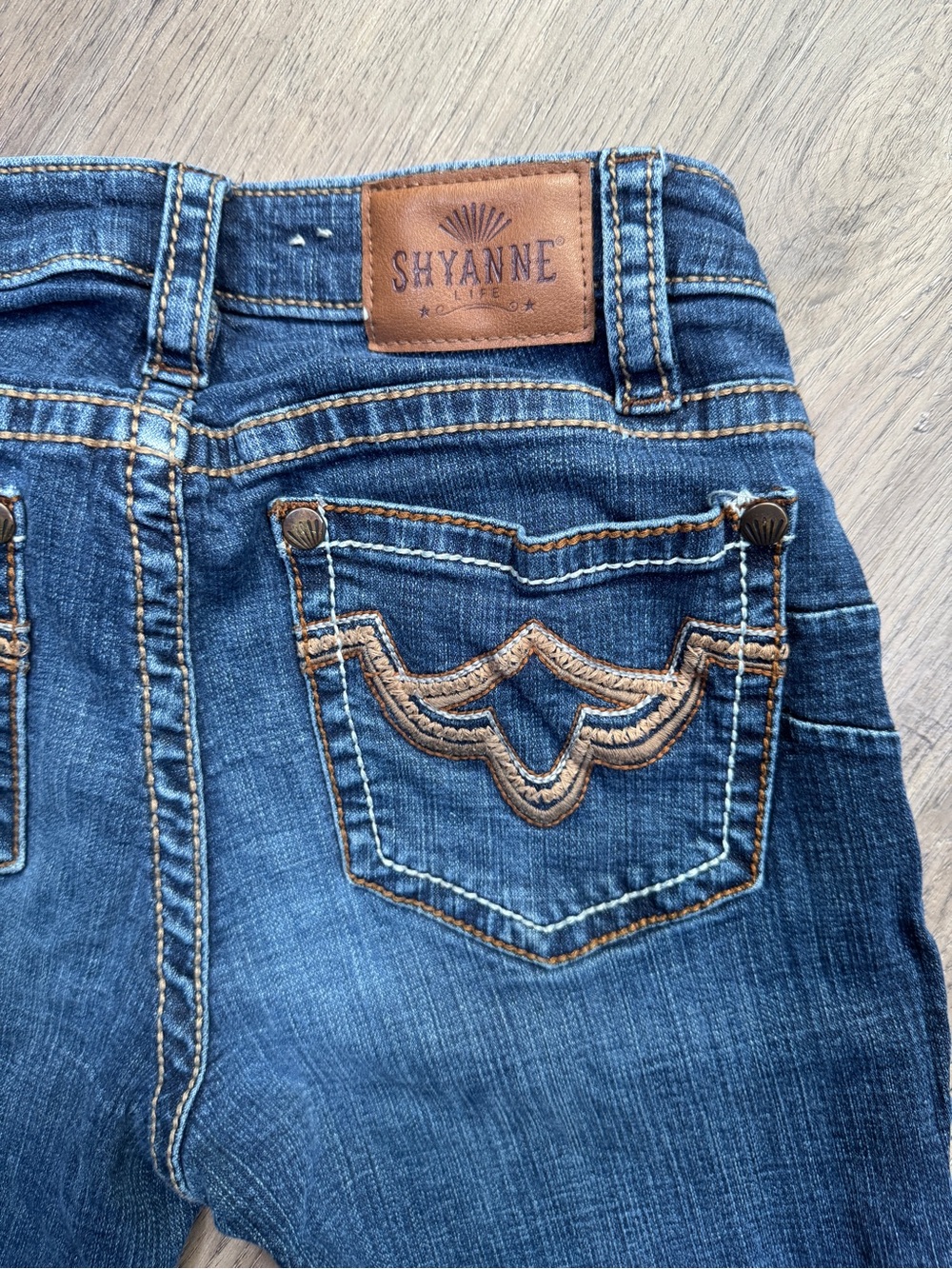 Shyanne Women's Medium Blue Bootcut Denim Jeans - Size 28W x 36L - Picture 14 of 16